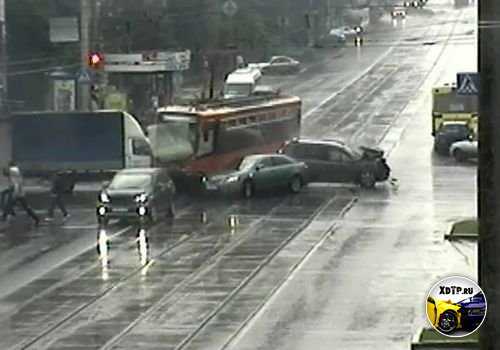 Резкое торможение, даже при выходе ручника из строя, все же немного снизит скорость автомобиля