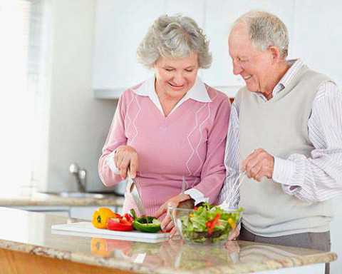 Как правило, большая часть беременных страдают от анемиив связи с пониженным гемоглобином, поэтому здесь очень важным является составление индивидуального рациона, обогащенного витаминами и минералами