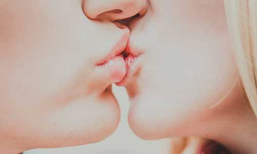 Обвинять себя в поступке, достойном наказания