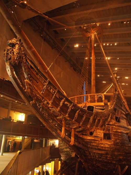 Как уже упоминалось, синдром заложника может проявляться не только в условиях захвата или ограбления