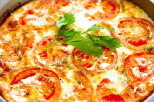 Если готовить по всем правилам, то с помидор следует снять кожуру, но это не обязательно