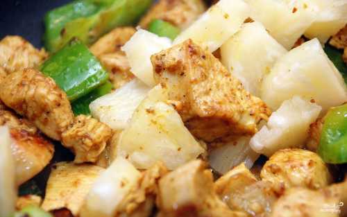 Курица карри с ананасами