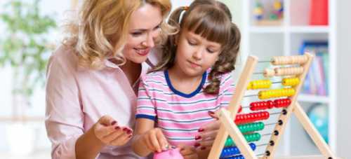 Измерили, уменьшили в масштабе, нарисовали, раскрасили, вырезали и переставляли бумажную мебель, не ограничивая фантазию