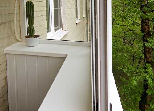 Более экзотические варианты из мрамора или керамо гранита имеют немалую стоимость, кроме того, изза увеличения нагрузки на конструкцию балкона потребуется усилить несущую стенку под окном