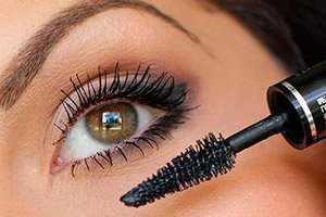 Запрещается использование туши во время хронических и острых вирусных заболеваний глаз