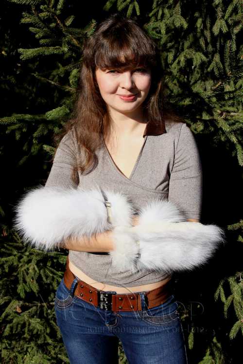 Вовторых, качество искусственного меха оставляет желать лучшего