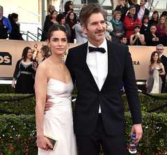 Конечно, ни одна из крайностей не дает счастья человеку, однако в завышенной самооценке есть одно преимущество перед заниженной высокомерный человек достигает успехов хоть в чемто, в то время как человек, считающий себя ничтожеством, никакого счастья не достигает