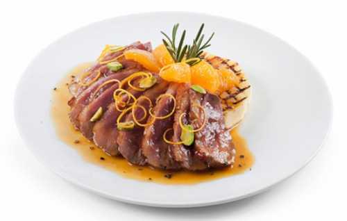 Выкладываем на смазанный противень ровным слоем