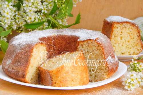 По идее оно должно выглядеть, как домашняя сметана средней густоты