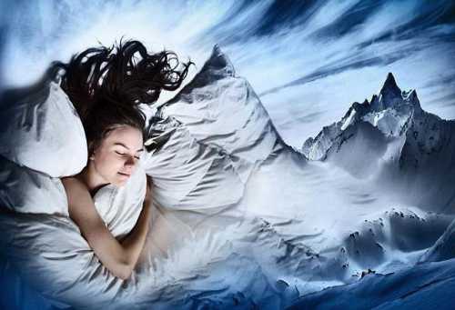 Вам надо осознать, что вы во сне