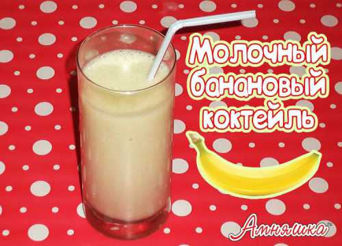 Яблоки вымойте и натрите вместе с кожурой, добавьте сахар по вкусу, измельчите в блендере и залейте полученное пюре холодным молоком