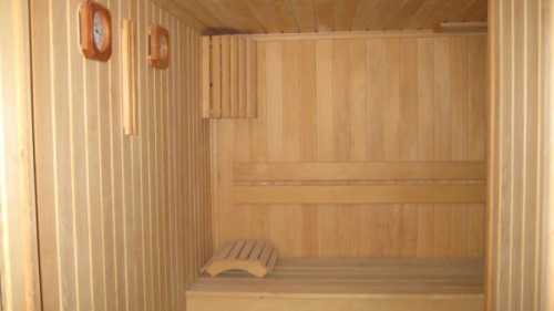 Внутренняя отделка парилки из бревна, вагонкой,