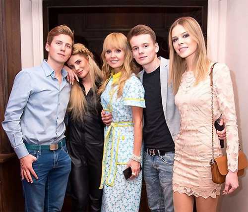 Поклонники обсуждают платье