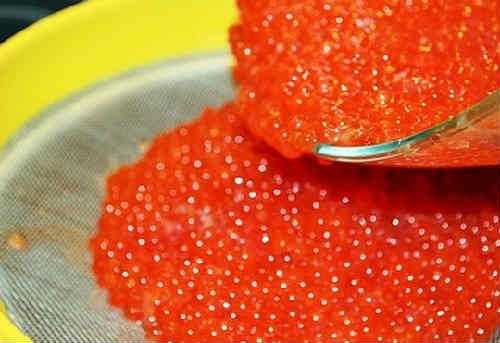 В рассоле икра легко отделилась от плёнки, остальное делал по рецепту, икра получилась вкусная