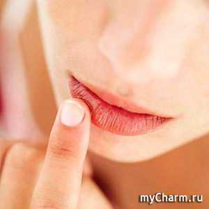 Если трескаются уголки рта, то лечение подразумевает два пункта увлажнение и дезинфекцию