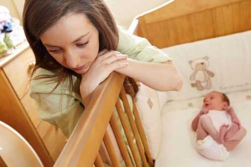 Послеродовая депрессия: причины, симптомы и лечение