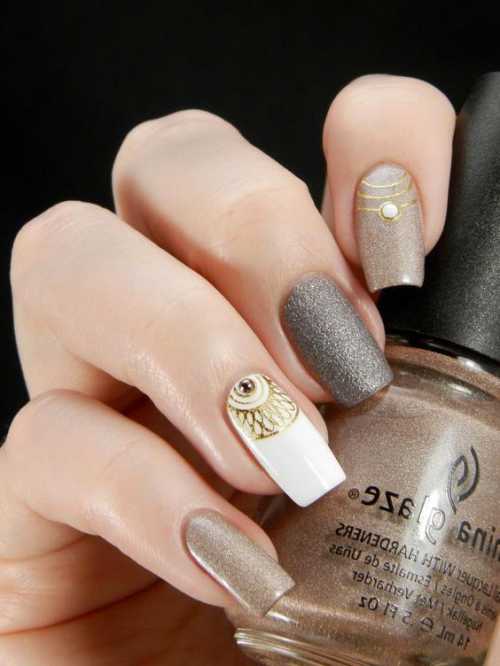 Так же его достоинство снятие при помощи специальных жидкостей