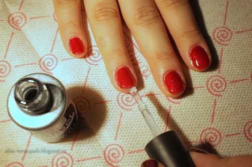 Гельлак наносится тонким слоем и не утолщает ногтевую пластину, но при этом выглядит очень красиво на протяжении двух трех недель