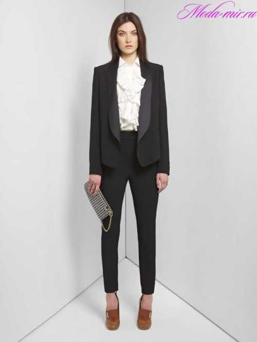 Мы не будем пересказывать все правила женского делового стиля, а назовем только те особенности и моменты, о которых стоит знать, если вы предпочли деловой стиль в одежде