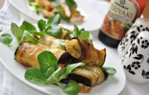 На решетке баклажаны нужно запекать не более десяти минут, а если они порезаны на куски и того меньше