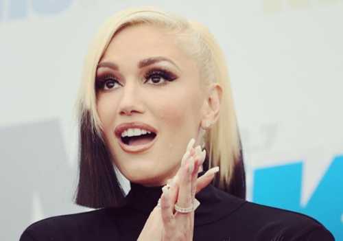 Она без своего фирменного мейка даже мне больше нравится ноября