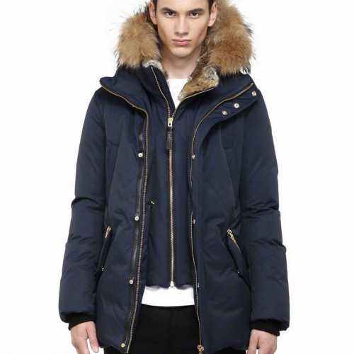 Очень много бытовой химии и товаров для дома