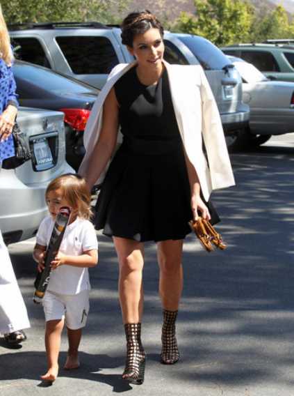 Чтобы сделать статью более правдивой, мы решили найти в нашем окружении полненьких красоток, и узнать, ка, по их мнению, нужно одеваться женщинам с лишними килограммами