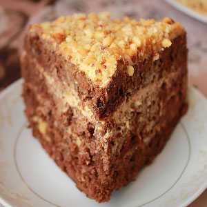 Поэтому было решено перекрутить основную часть массы еще раз через мясорубку, а небольшую часть оставить для украшения сверху