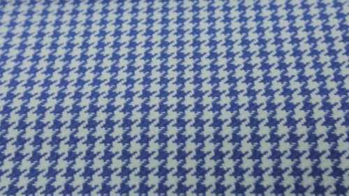 Сделайте теплую смесь молока и воды, добавьте дрожжи и муку