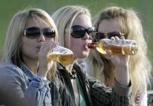 Конечно, путь от знакомства со спиртным до хронического алкоголизма занимает не один год