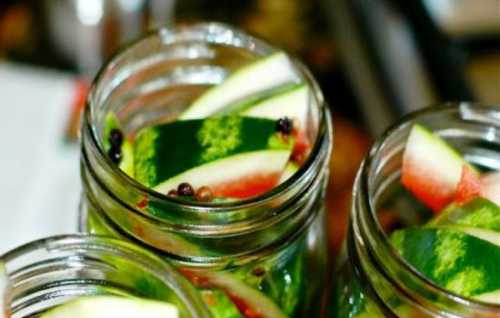 Особенно радует нас в морозы и слякоть красная смородина