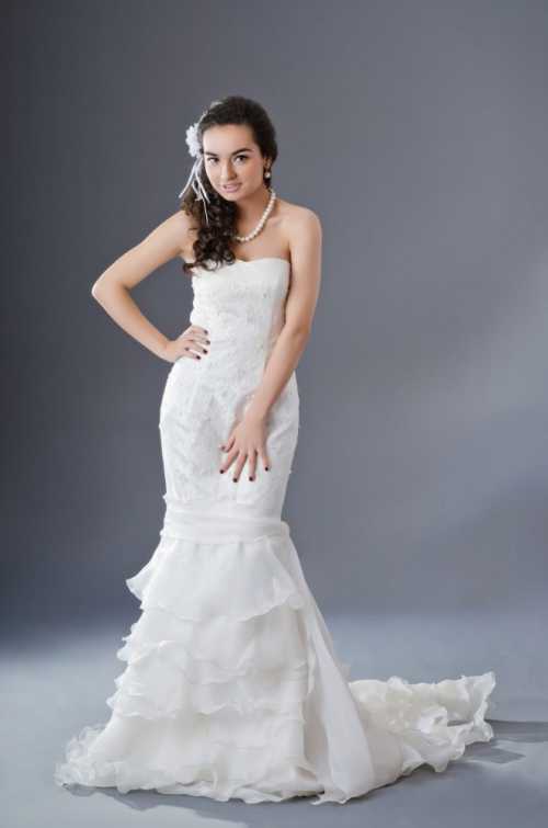 С его помощью можно скрыть пышные бедра, создать иллюзию высокого роста, подчеркнуть утонченную талию