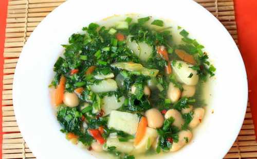 Хотя овощи имеют массу полезных свойств, однако перед тем как употреблять их как главные ингредиенты для приготовления диетических супов, необходимо проконсультироваться с диетологом