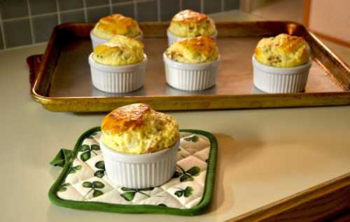 Правда я в ваш рецепт, как в другие десерты с творогом, нашла на этом же сайте, добавила темный шоколад на стадии растворения желатина