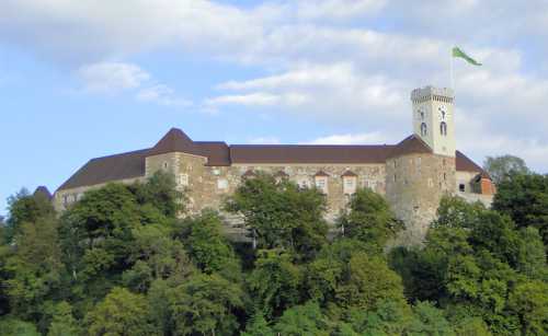 Твиттер использует эту информацию, чтобы сделать вашу ленту лучше