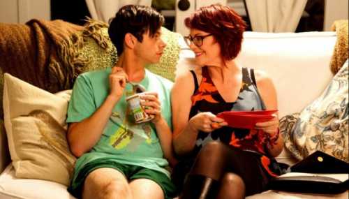 Именно поэтому мужчины предпочитают встречаться с женщинами постарше