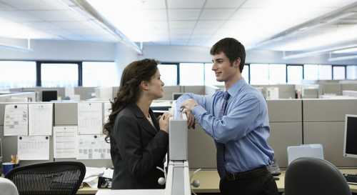 Служебный роман или лучше просто поработать