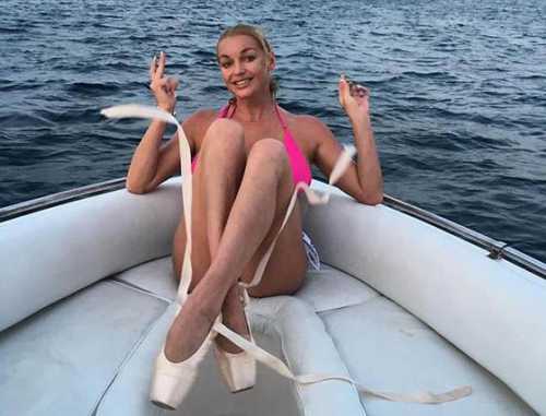 Анастасия Волочкова продемонстрировала роскошную жизнь