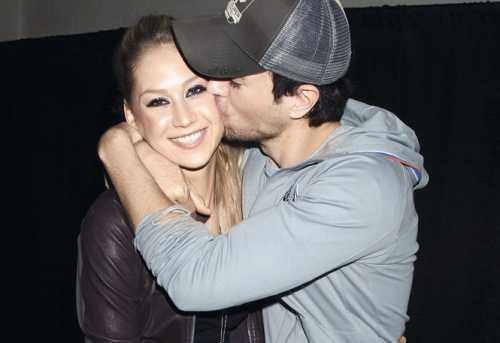 Курникова и Иглесиас показали месячных двойняшек