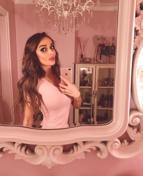 Честно говоря, я бы тоже хотела вести какойнибудь антифанклуб и больше ничего не делать смеется