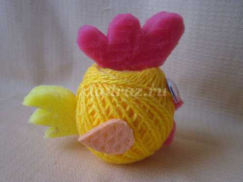 Петушок из ниток своими руками
