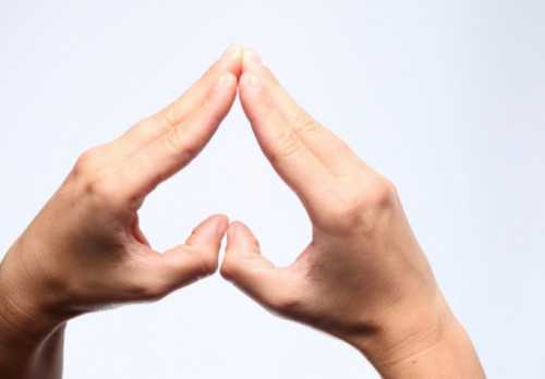 При лечении туннельного синдрома более тяжелой формы используют противовоспалительные и обезболивающие препараты, гормональные средства